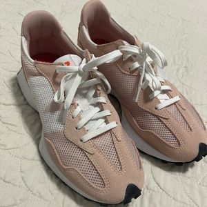 New balance 327 women size US 8.5